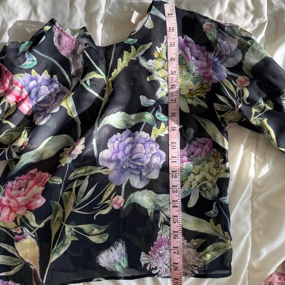 Floral sheer long sleeve blouse with bell sleeves size 2 - Picture 7 of 7